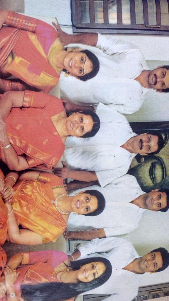 naranchorampet5's tweet photo. #suryaactor சூரியா இப்போ டிநகர் அவர்
வீட்டில் பின் பகுதியில் புதியதாக வீடு கட்டி கூட்டு குடும்பமாக இருக்கிறாராம்1/2 https://t.co/P0FYYlPh7l