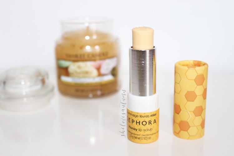SheLovesAutumn's tweet photo. Sul blog vi parlo del Gommage labbra al miele di #Sephora 📝 https://t.co/ld9Xl6Q4wQ 🍯🐝 

#ColorfulSkincare #bblogger #italianblogger #honey https://t.co/W3igJcCxIq
