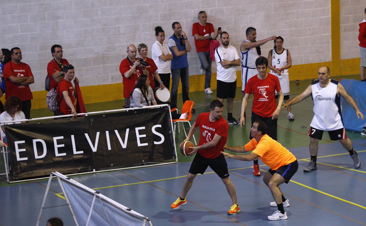 FBIBasquet's tweet photo. #PlanetaMini17 | Els familiars de les nostres seleccions #IllesdeBasquet varen quedar primers a la #MaxiCopa!! Enhorabona!!! https://t.co/KTRdkgfLUS