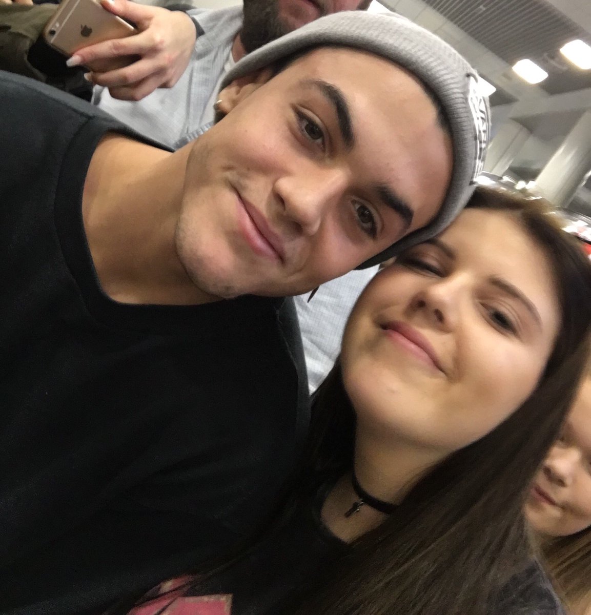 girlidolan's tweet photo. #Thanks4ou for the best day of my whole entire life I had the most amazing time, and through 4OU i got to see you at the airport tooπ»π¬ https://t.co/7FVRpQsDcv
