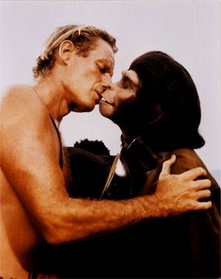 Breve_Notas's tweet photo. #DiaInternacionalDelBeso celebra el 1er encuentro bucal entre Sapiens. Los pasquines de la época lo llaman "El primer Beso Homo" #BREVENOTAS https://t.co/xyEn6l09qb
