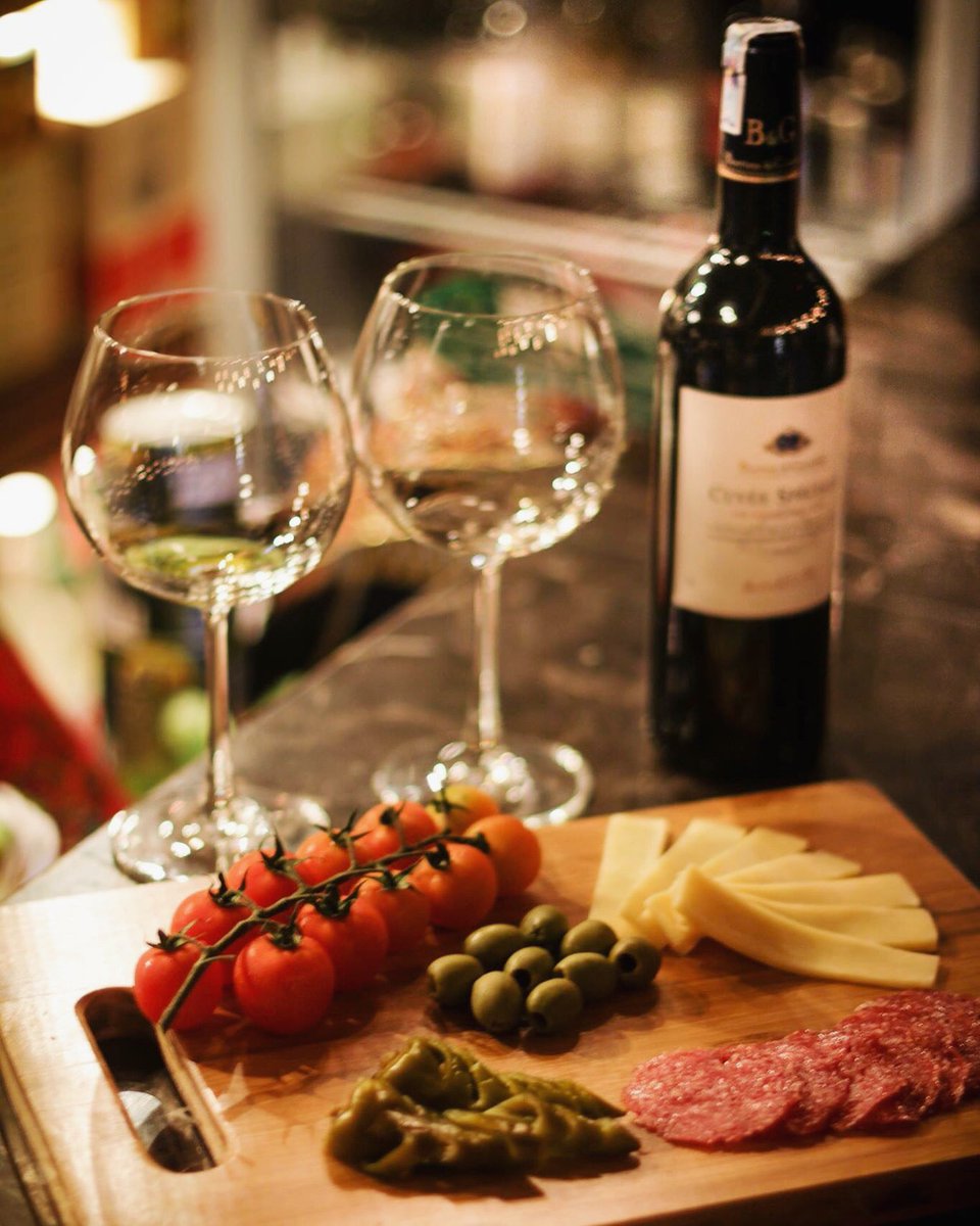 wise_pass's tweet photo. Let's have a date with your lover and enjoy a bottle of wine for a romantic night with WisePass. https://t.co/8kRrQKoNsY