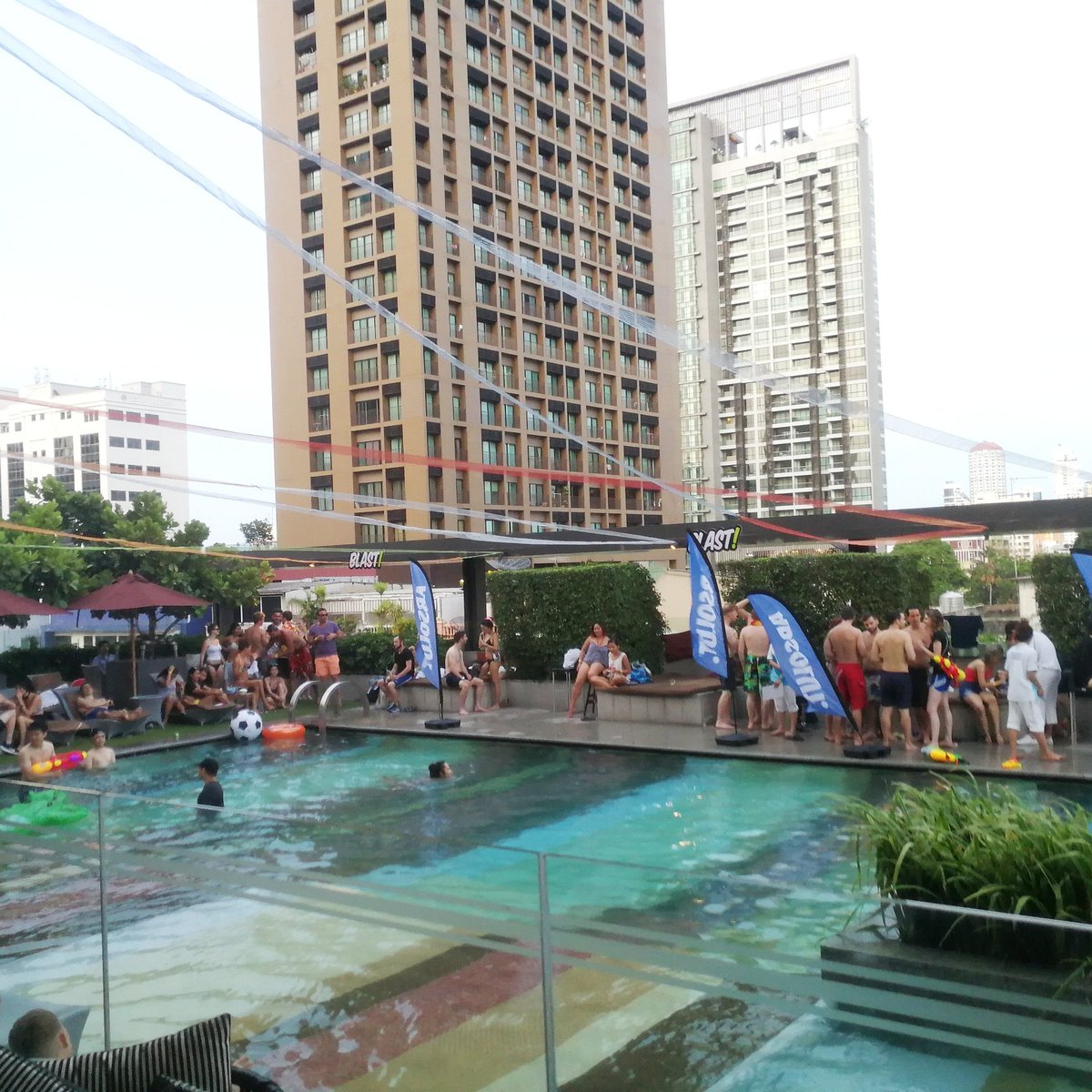 AroiMak2's tweet photo. Blast! Pool party at DoubleTree by Hilton Sukhumvit! Amazing! #DoubleTreeBKK @DoubleTreeBKK https://t.co/cHLlBlRhc5