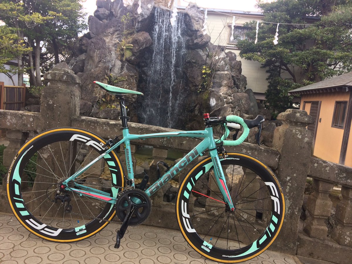 TakuyaSunouchi's tweet photo. 今日愛車のBianchiが���まれました…
Bianchi ビアニローネ7
コンポ    105   5800
ホイール  FFWD チェレステカラー
見かけたらお願いします https://t.co/9pFRIzzFr1