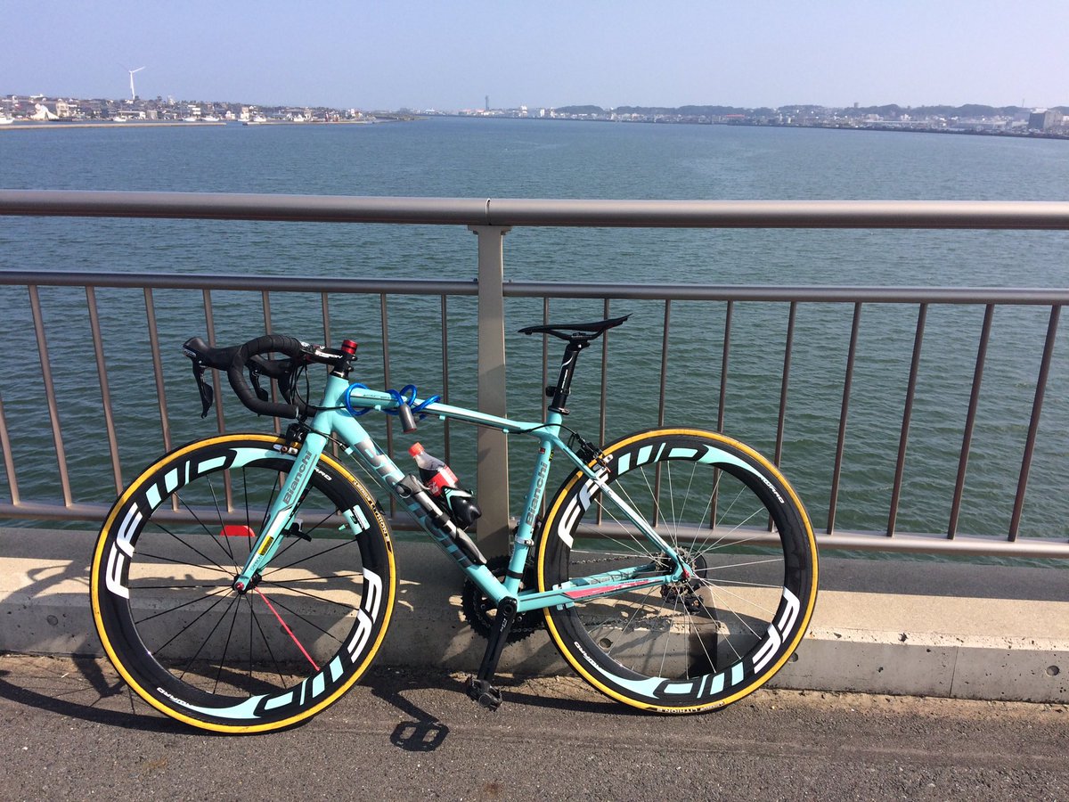 TakuyaSunouchi's tweet photo. 今日愛車のBianchiが���まれました…
Bianchi ビアニローネ7
コンポ    105   5800
ホイール  FFWD チェレステカラー
見かけたらお願いします https://t.co/9pFRIzzFr1