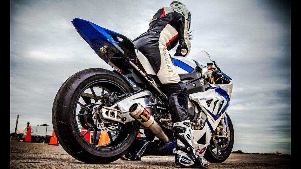 Who wants to race? <a href="/BMWMotorradUSA/">bmwmotorradusa</a> <a href="/myAkrapovic/">Akrapovič</a> <a href="/alphaRacing/">alphaRacing</a> <a href="/formabootsusa/">Forma Boots USA</a>