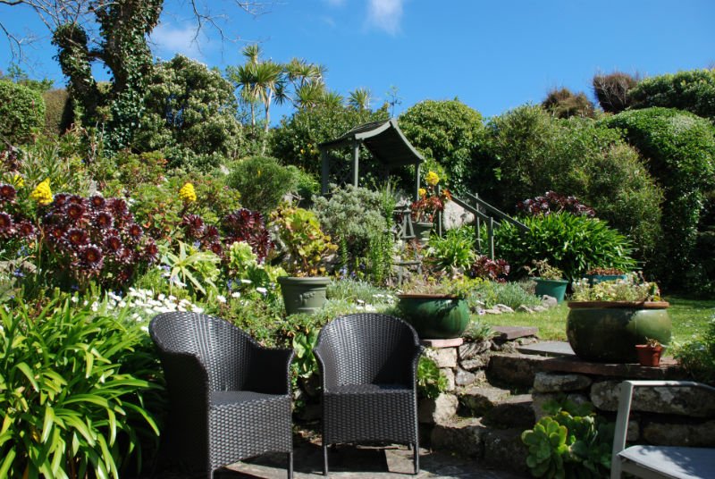 SibleysonScilly's tweet photo. FOR SALE. Lovely secluded detached property with sea views minutes from Hugh Town. Fabulous gardens. #scilly https://t.co/fpRIO0gLAB https://t.co/gG74YWhH9I