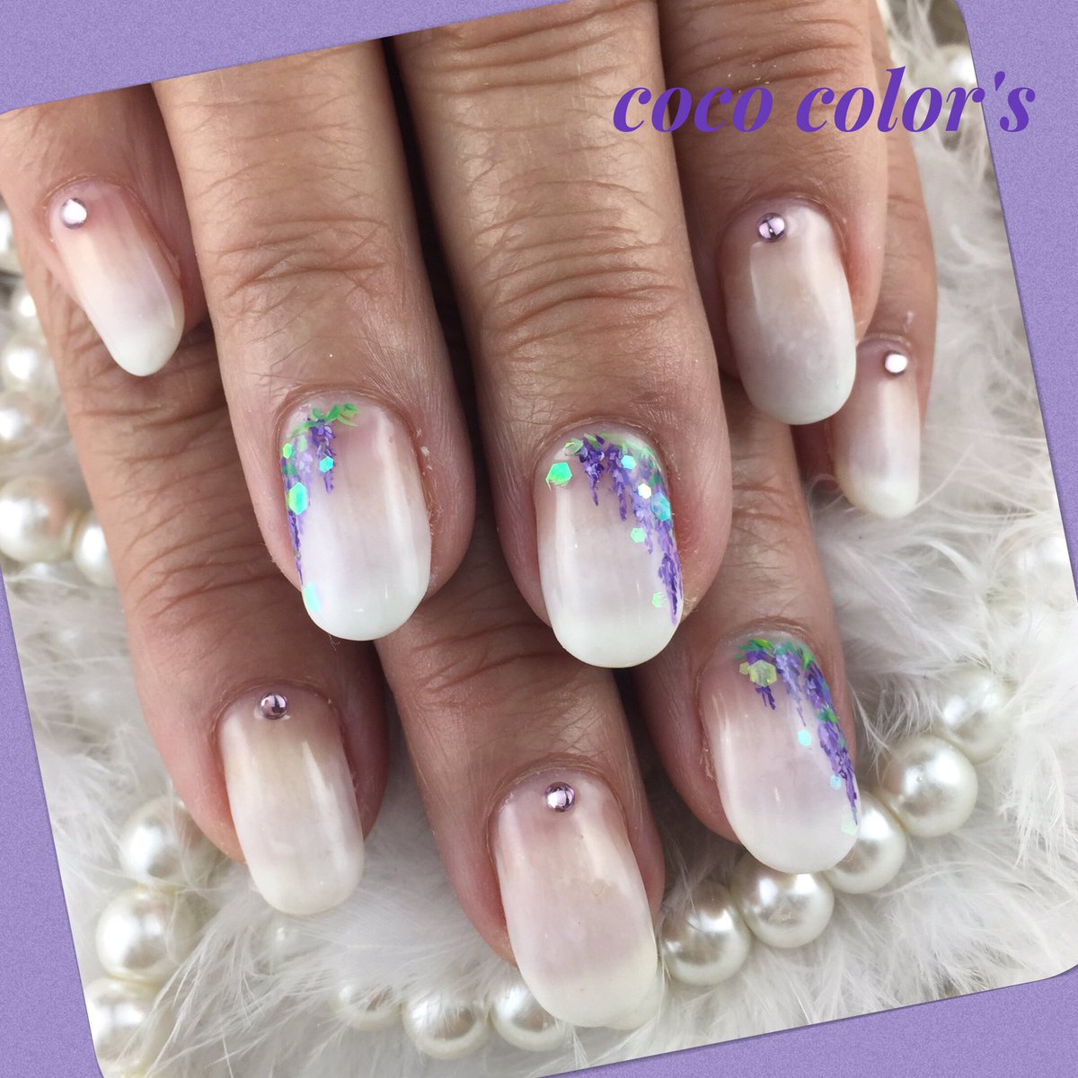 Color Sすずきあい お客様ネイル 季節の藤の花を白グラデーションに合わせました 足利行きたいなあ ジェル ネイル