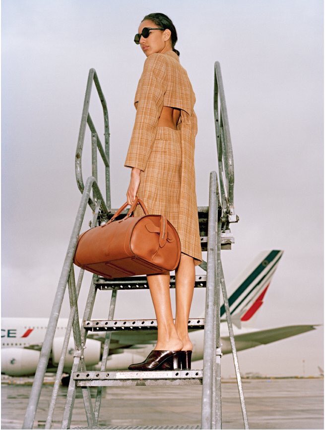 AFnewsroom's tweet photo. Believe it or not, an @Airbus #A380 remains one of the coolest #fashion accessory. Great picture by #MathildeAgius for #AchtungMode 😎 https://t.co/za7cLS2zuK