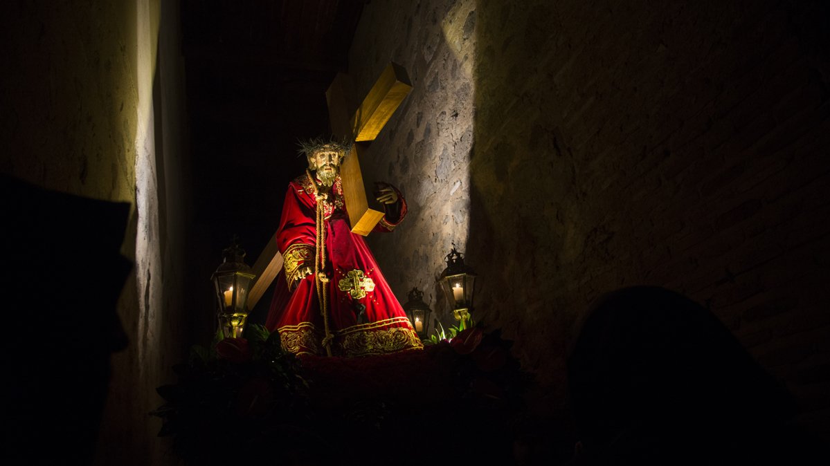 #Fotos #Videos Un tambor y canto del "Miserere" acompañan al Cristo Redentor en la #SemanaSanta #Toledo - ENCLM encastillalamancha.es/castilla-la-ma…