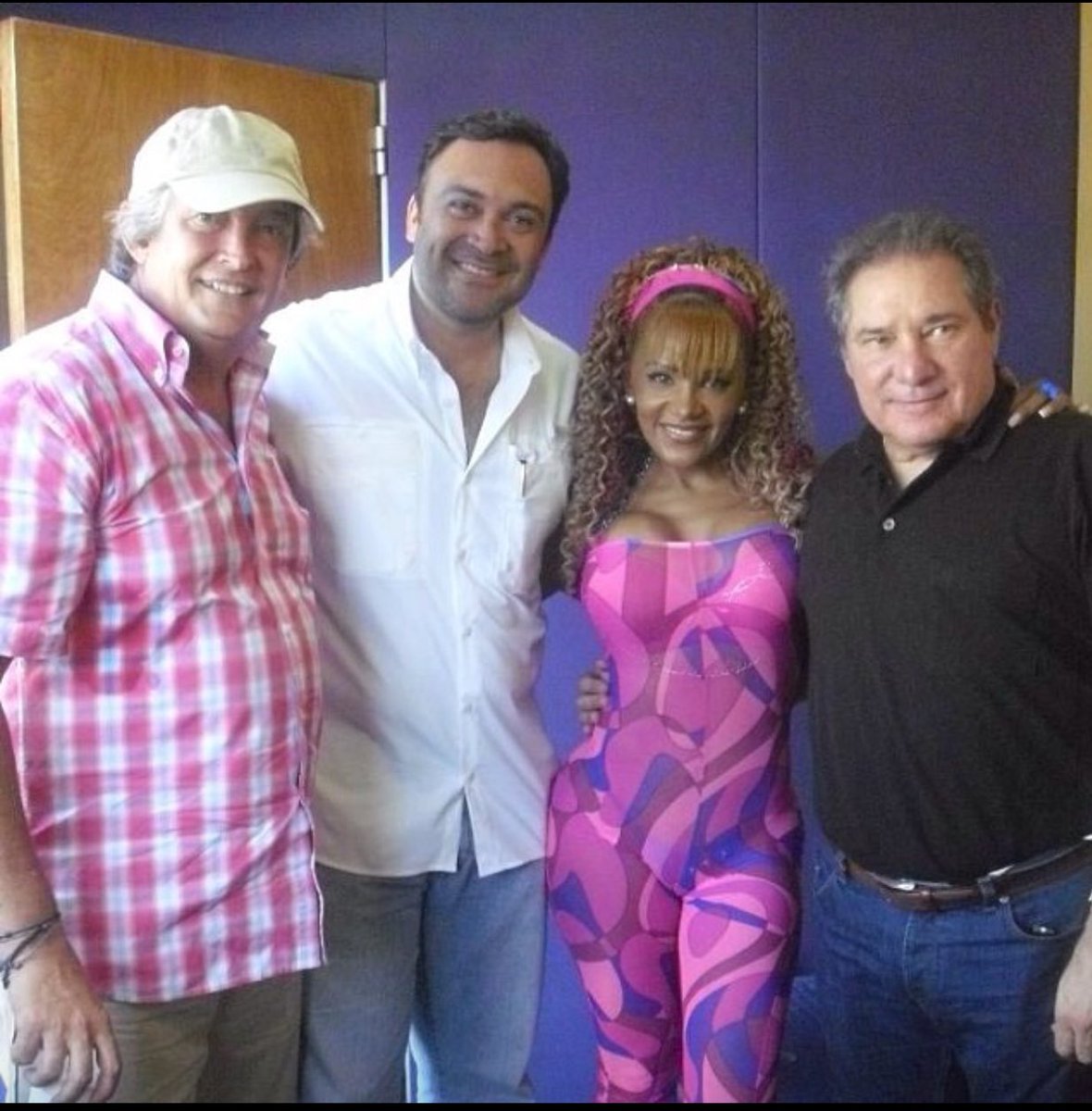 eukarissalsa's tweet photo. Buenos Días Salseros 😘🎶 hoy les Comparto este #tbt con grandes personalidades de la radio #RodolfoRodriguez #angelfidalgo #eukaris #directi https://t.co/UrqXsFULIo