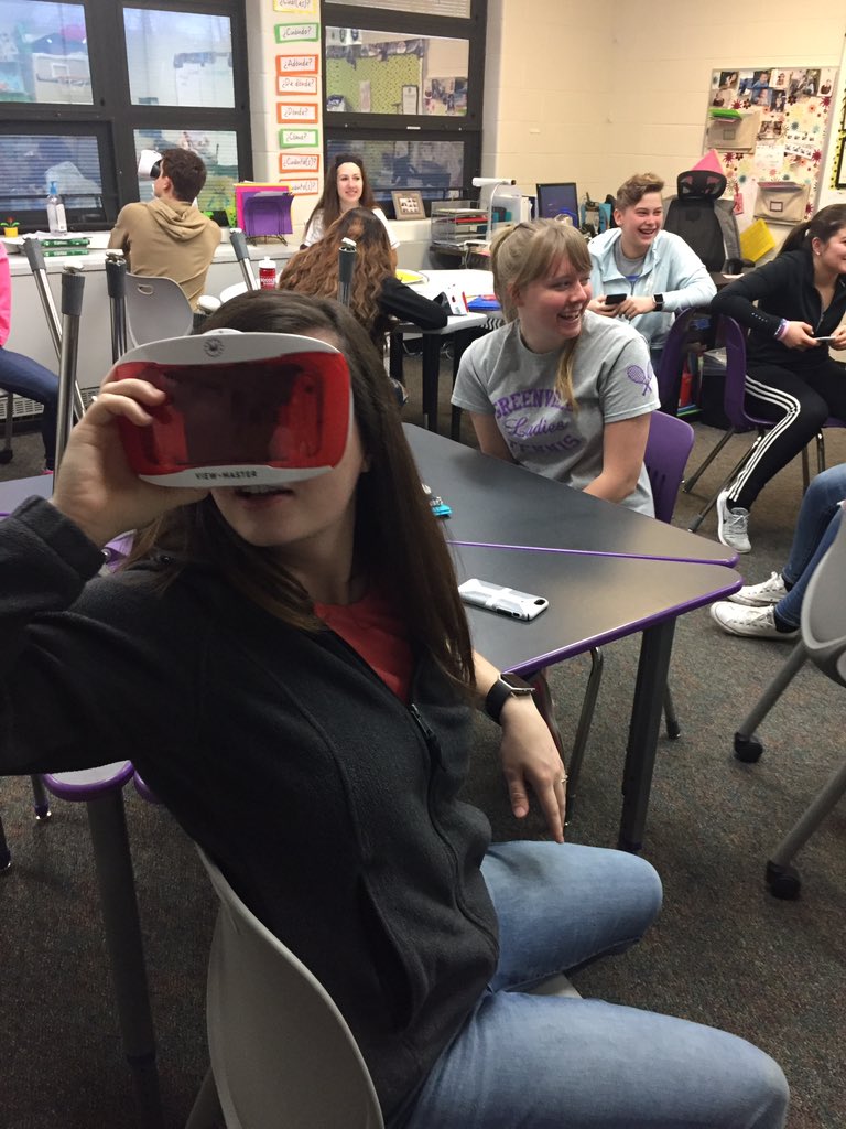 DewindErin's tweet photo. Spanish field trips. #gpsjackets #worldtravelers https://t.co/QMxKzkQ0Wf