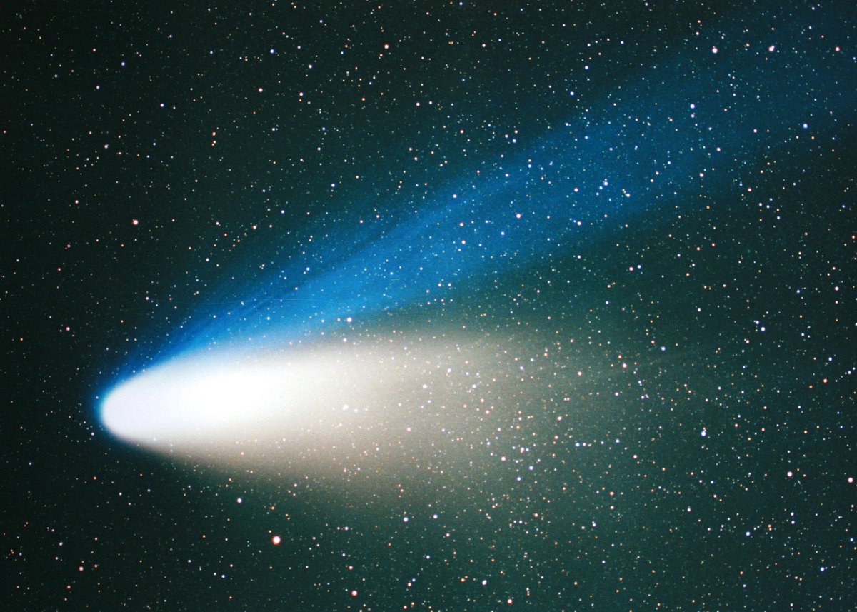 Yukihisa Matsumoto Pa Twitter ヘール ボップ彗星 が春の宵空を飾ってから ちょうど年が過ぎました 当時はsl9の木星衝突 百武彗星 しし座流星雨など豪華な天文現象が頻発し 大いに興奮させられたものでした 写真は10cmf4レンズで撮影 またヘール ボップ彗星