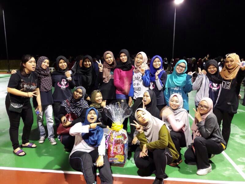 wanhudafarhan's tweet photo. this is what we called UNITY ! we won 2nd place for netball & futsal ! 👏🏼
#5Lclassmates
#sukaneka
#HURES
#samasamanaik https://t.co/mCXs2ers4C