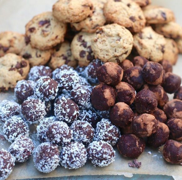 EliseMuseles's tweet photo. Have a ball or two or six...! 🙆  #minfuleating #cravings https://t.co/hcBxuyMJt3