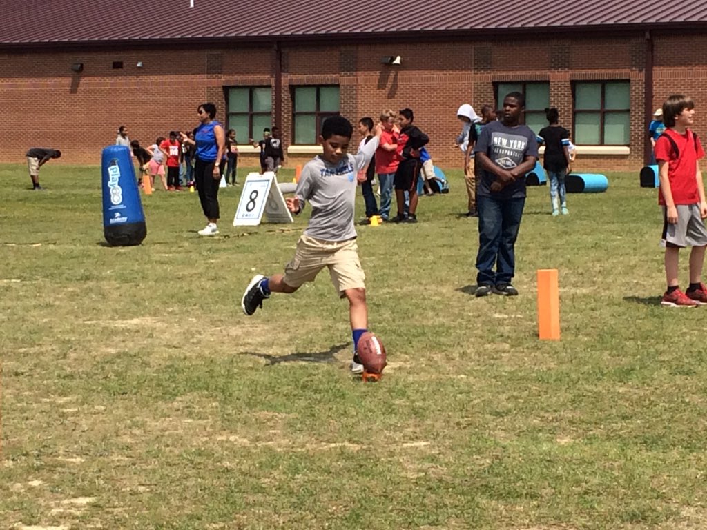 SampsonSchools's tweet photo. 4th and 5th graders are having a blast! Thank you Panthers and our local United Way for bringing this program to @RES_SCS #panthersPlay60 https://t.co/ZPY0AYvdlE