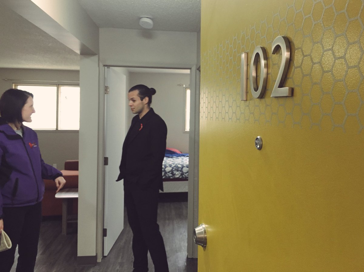 hilaryYXE's tweet image. Thrilled to join the opening of the Beehive to enable #yxe residents to "Live WELL with HIV" @aidssaskatoon @Stewartprpts @SanctumYXE