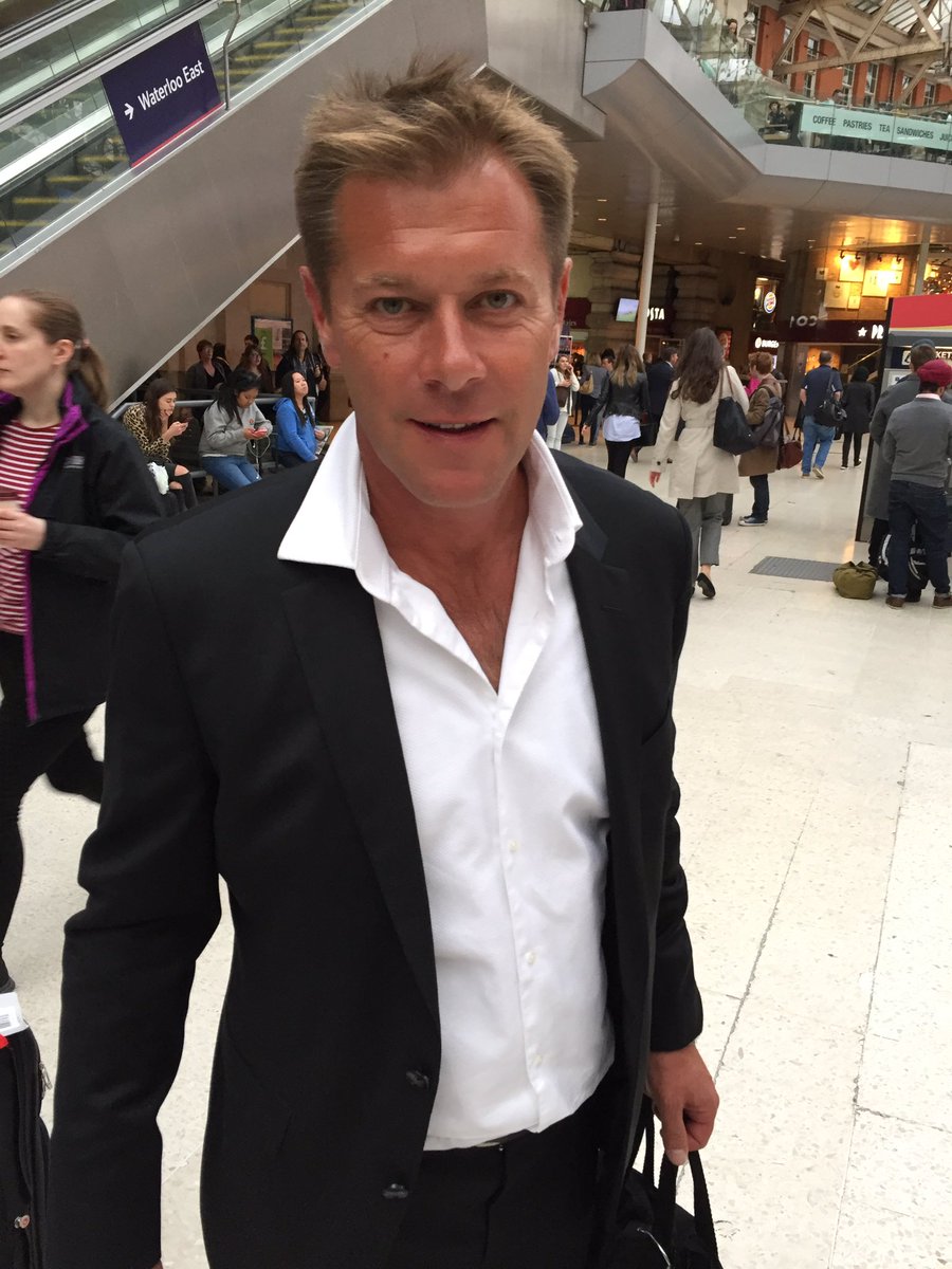 Doddsy86's tweet photo. Just ambushed @Wardyskycricket on the way to meet @jpearce17 and @PaddyHarman... two Surrey legends and one absolute Sussex hero #GOSBTS https://t.co/AAqIEkgCVw