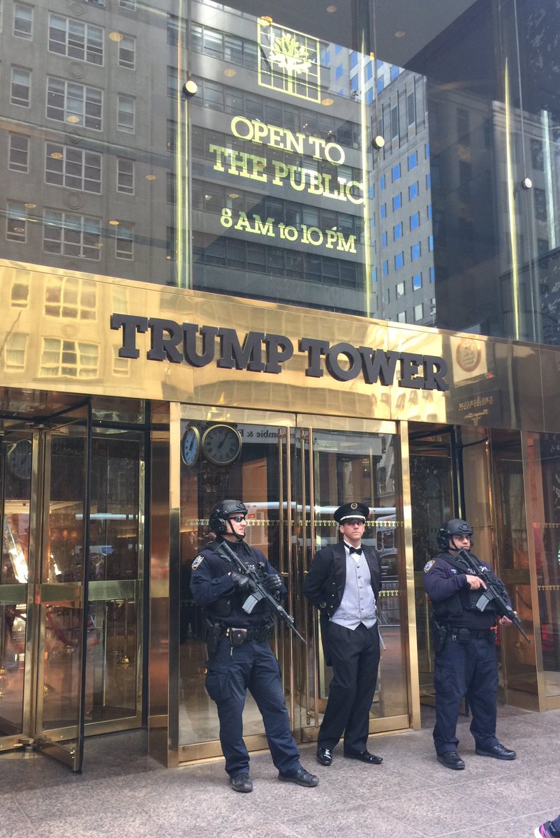 Himes412's tweet photo. #TrumpTower #SecretService #VeryProtected #TrumpBar https://t.co/ouso8D54I8