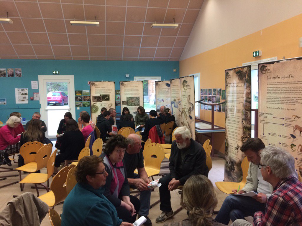 MfrLaferte's tweet photo. Thème Projet Association Travaux de groupe à l'Ag Mfr de #La Ferte avec les parents #mfr #fertebernard https://t.co/hWAvhMhgvT