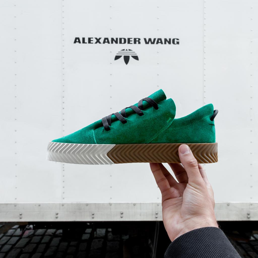 15 го апреля. Adidas Cray Green. Alexander Wang коробка.