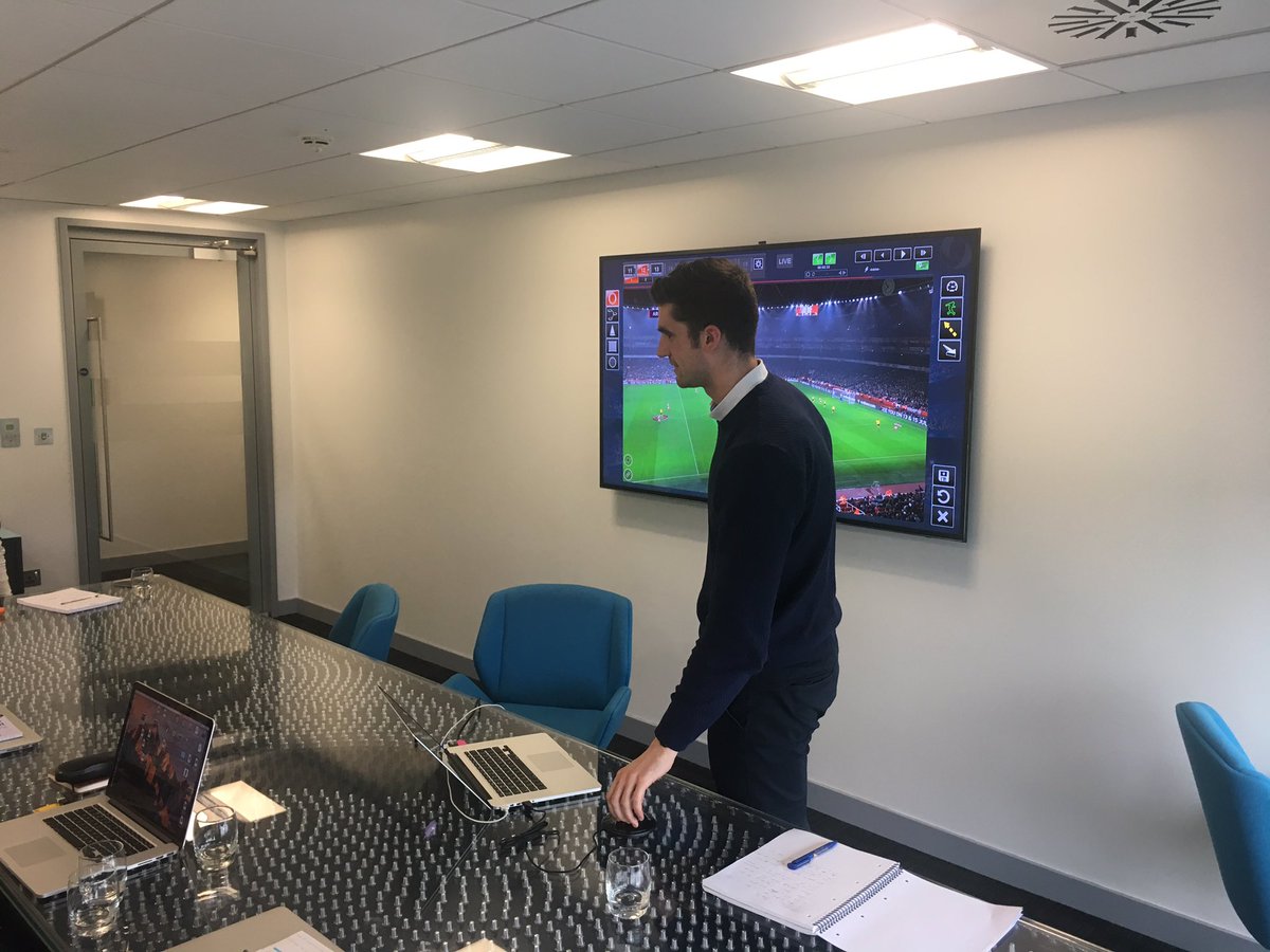 C_Inness's tweet photo. Looking at advanced techniques in #CoachPaint today with #TottenhamHotspur. Some great ideas! @ChyronHegoSport  @tcmperformance https://t.co/bNACbYz8Vh