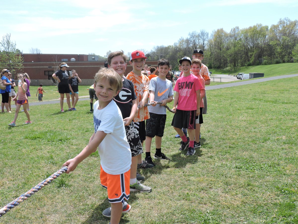 wcsTES's tweet photo. Trinity students had a wonderful day outside participating in the school's annual Field Day and Tigerthon! https://t.co/M4nHDWSGc9