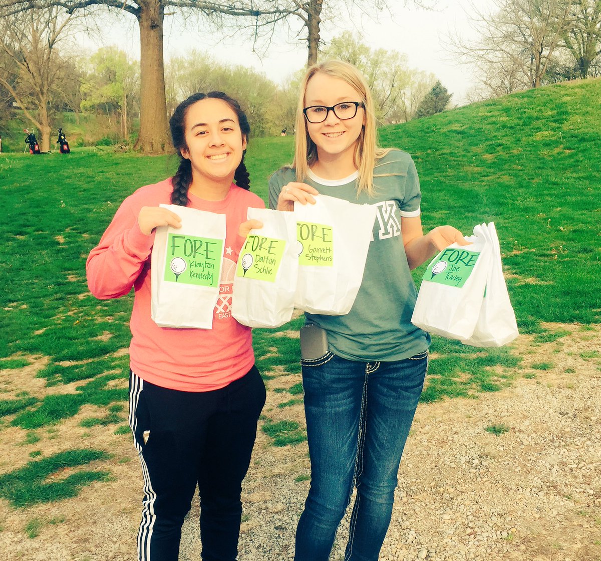 Julcollins2's tweet photo. Good luck today PHS golf! Sports Media girls delivered the cutest treats! #goodluckcharms #bringingspiritback https://t.co/b1JY4vsMAA