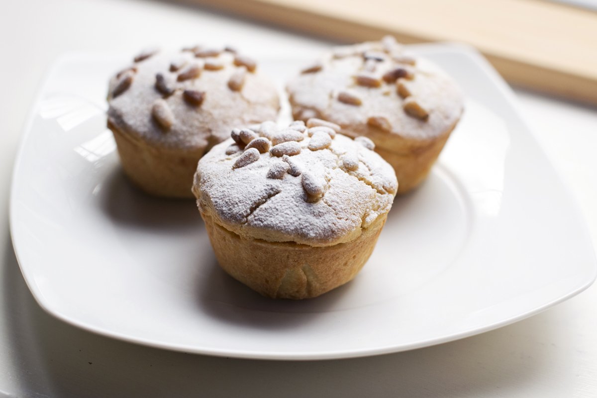 doppiozeroUK's tweet photo. It's time to taste our homemade sweet pastries filled with Italian custard and pine nuts.

#doppiozerocatering #homemadefood #foodlover https://t.co/vi5wIDwqLf