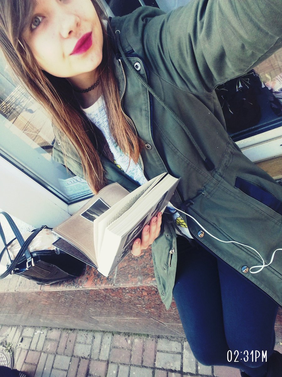 madmen303's tweet image. Ничего не может быть лучше наушников,вокзала и книги💜
#МаффиФолловитКПоперов
#ПеченюшкаФолловитКаждого