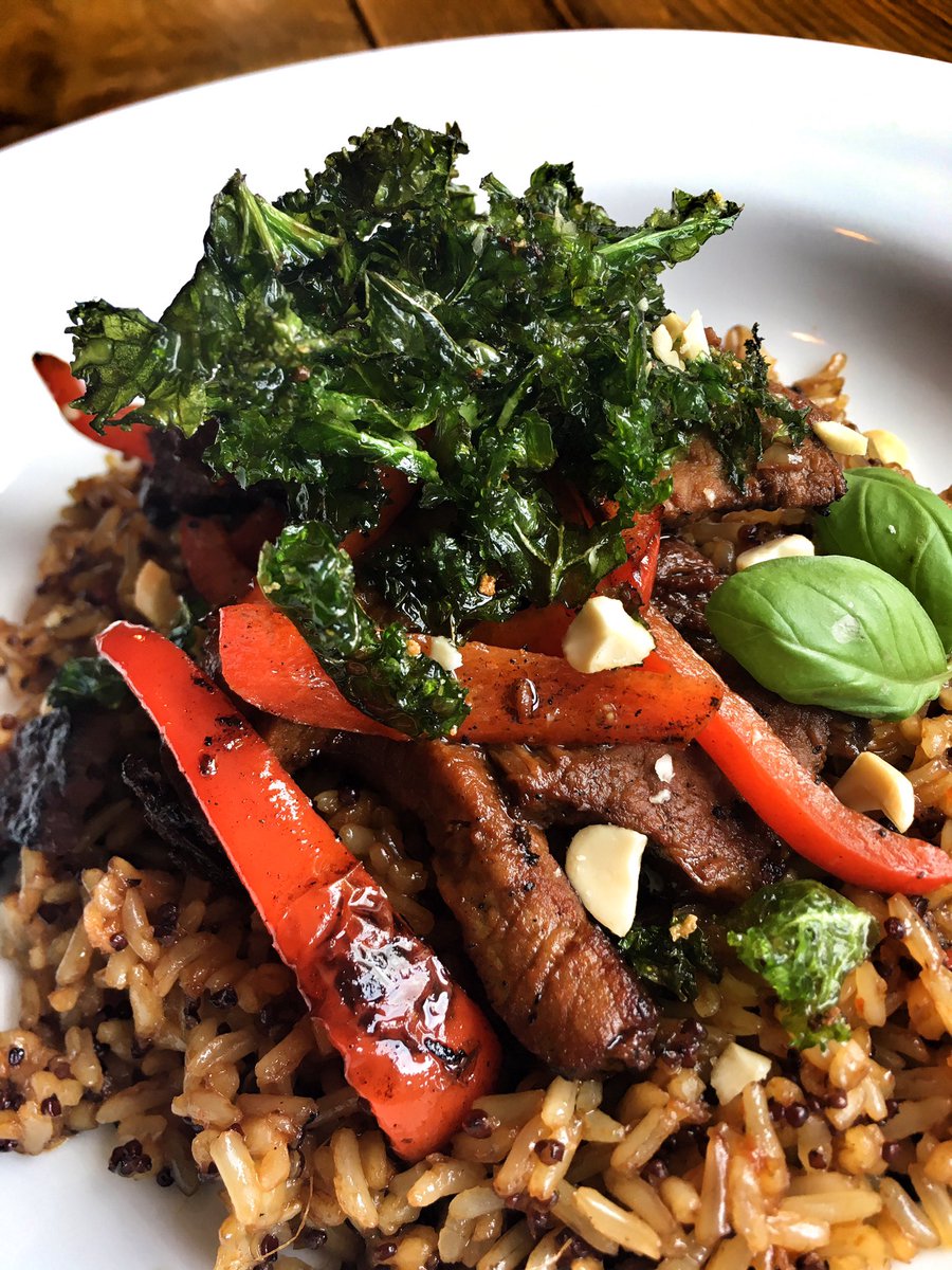 WorksCafeSW's tweet image. Soy &amp;amp; Honey glazed rump,stir fry whole grains,quinoa,red pepper,crispy kale,spring onion &amp;amp; peanut #HealthyEating #cafe #saffronwalden #mysw
