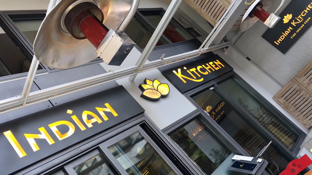 vivaellada's tweet photo. Within a 5 min walk, so many choices #athenseats #athensdining #athensfoodie #syntagma #thisisathens #foodtour #WeareCoolAthens #Asianfood https://t.co/wDDLOsYRjN