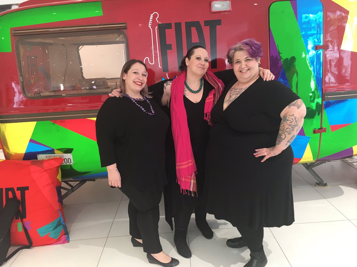 Con <a href="/FoxyLadiesMusic/">Sorelle Baccaglini</a> apriamo le danze <a href="/fiat_music/">FiatMusic</a> a Brescia <a href="/GruppoBossoni/">Gruppo Bossoni SpA</a> Guara video diretta
facebook.com/RedRonnie/vide…