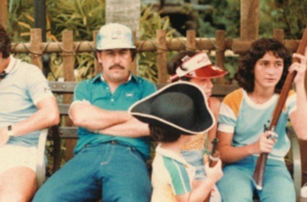 ThatsHistory's tweet photo. Pablo Escobar and family at Disney World, 1981. https://t.co/PCa99wguMt