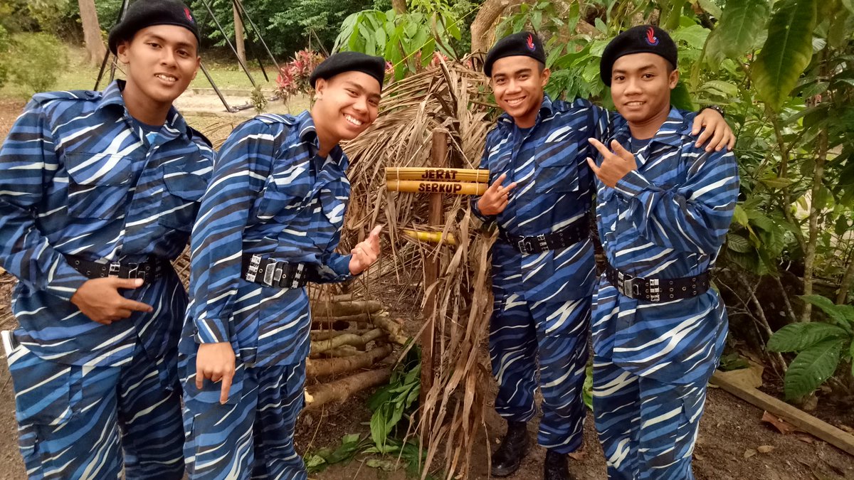 PlknAsahan's tweet photo. Pelatih ceria mempelajari ilmu hutan 
#jklnhq
#WiraWirawatiNegara 
#satria https://t.co/WvdozxeVQy
