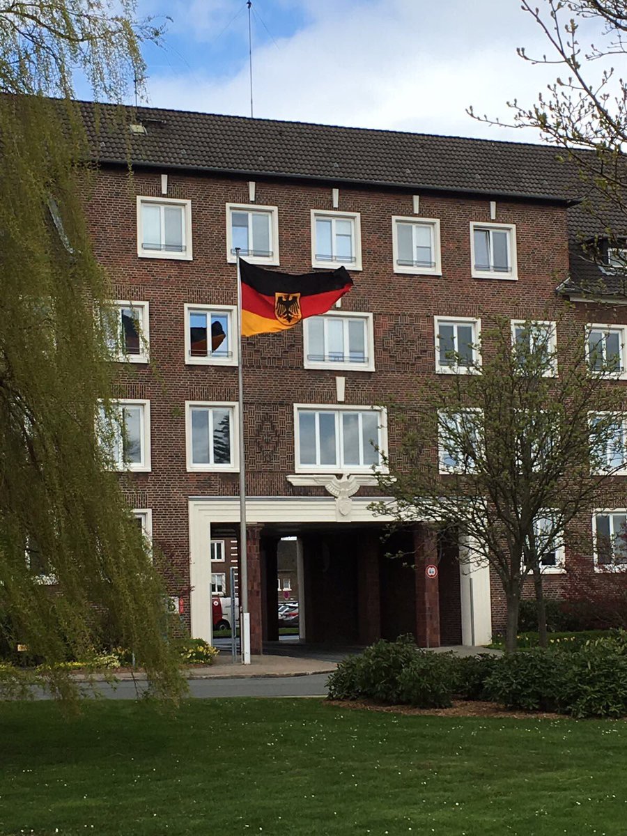 nlbeops's tweet photo. #NLBEOPS op bezoek bij haar Duitse equivalent, MOS (MARINEOPERATIONSSCHULE). https://t.co/OKQZHWg47I