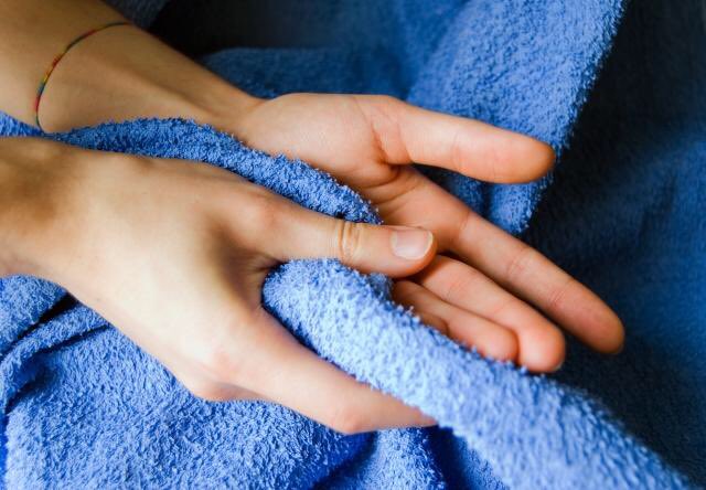 mrsfaziosclass1's tweet photo. Use a towel or cloth to dry your hands instead of a paper towel @mckinnonps #makeonesmallchange #climatechange #leenspledge https://t.co/vAwfYWTl33