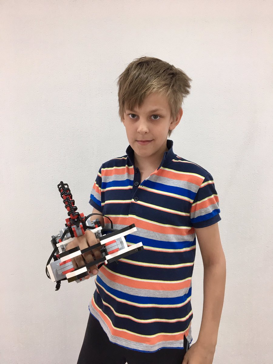 smartlab24's tweet photo. 🤖⚙️ Собираем, программируем, развиваемся💪😊 #smartlab #смартлаб #робототехника #SL #СЛ #Красноярск #крск #krsk #длядетей #робот #дети #SmLab https://t.co/qFnMntPbtz