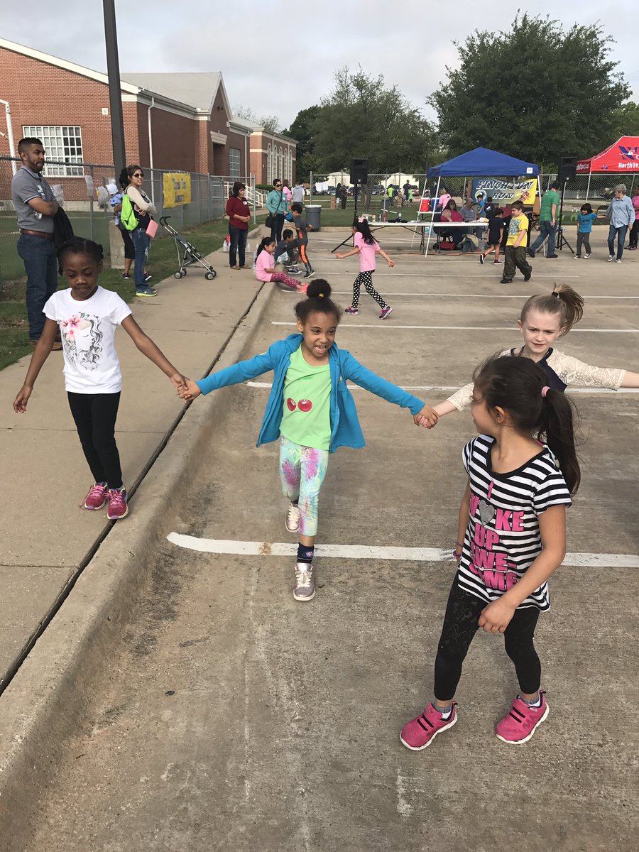 FinchFalcons1's tweet photo. First grade up and running! #finchfalconsrock https://t.co/A2coPmPuDi