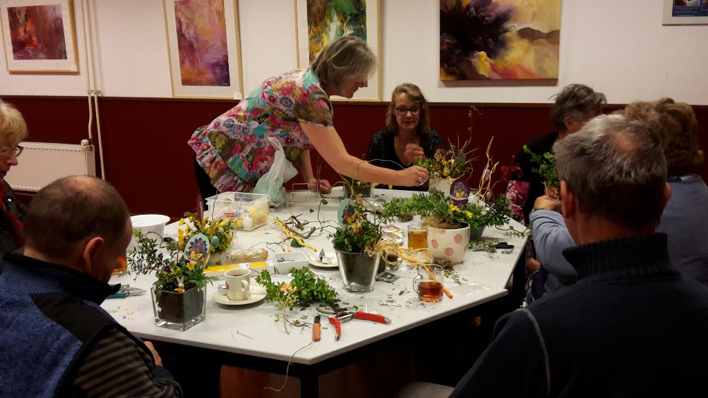 Vanmiddag gezellig #Paas stukjes gemaakt in het Spant