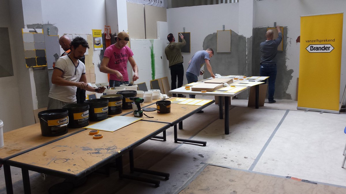 Vandaag bij <a href="/SGRotterdam/">BMN Wijcks Rotterdam</a> aan de slag met <a href="/BranderNL/">Brander Nederland</a> Stucco Beton! #vakmannenaandeslag