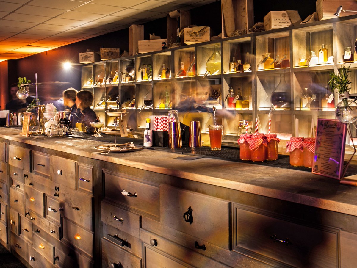 ExhibitionNews's tweet photo. A bitesize look at exhibition bars &amp; catering courtesy of @ExCeLLondon, @olympia_london and @BarsmithUK #eventprofs https://t.co/F8k7RxHaOR https://t.co/rLF74PMs9T