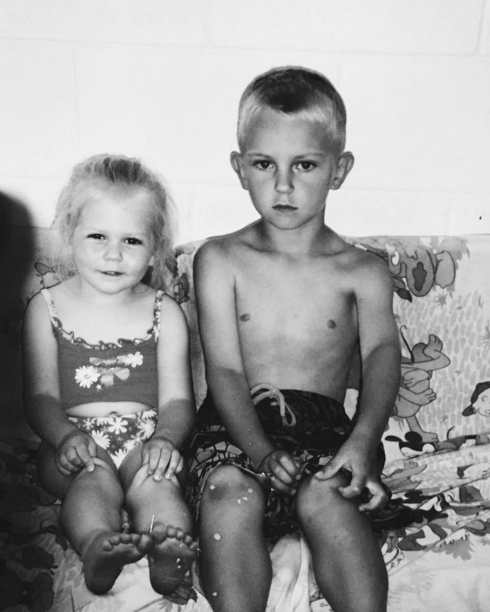 asche_madi's tweet photo. happy 20th birthday to my big brother !!💘💘 https://t.co/Dv4VqrHwHL