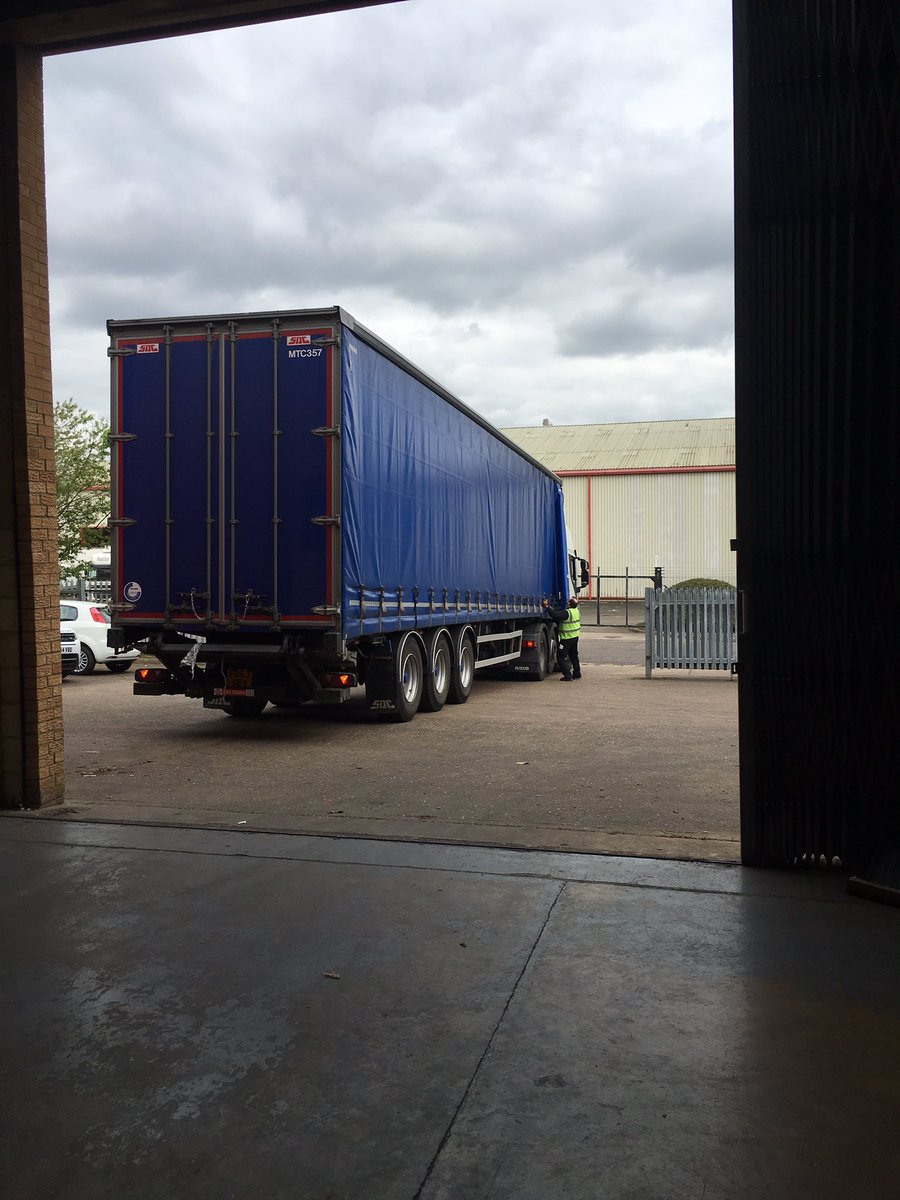 LogisticaUK's tweet photo. Storage &amp; Distribution | We offer both parcel and pallet distribution within UK &amp; Europe from Northampton. #TeamLOGISTICA https://t.co/0X4Htc9mgi