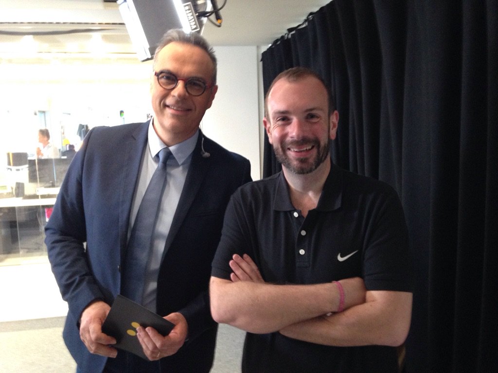 _jason_john's tweet photo. Super moment avec @gilleshalais @franceinfo à @Maisondelaradio  ☺ Bravo à toute l'équipe technique et les journalistes titreurs ! https://t.co/oGzvsHjsDp