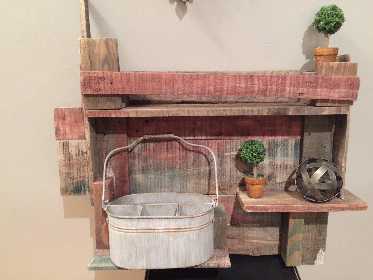 Linnsgarden2's tweet photo. RusticDecor ShelvingUnit LinnsGardenOfFineArt ArtFromAroundTheWorld AmazingArtist WowArt LinnRedingerArtist AmericanArtist https://t.co/5UxY88Dp1P
