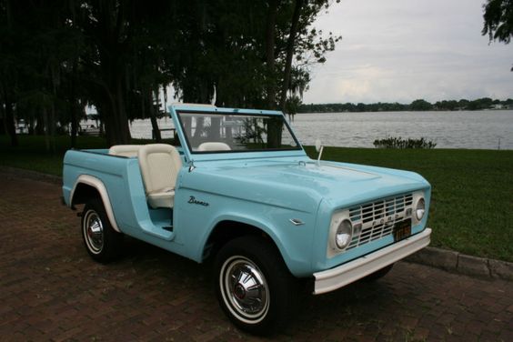 FranklinAuto_AL's tweet photo. This would be a fun car for warm weather driving! 1966 Ford Bronco Roadster #ThrowbackThursday https://t.co/LJpZphpDV5