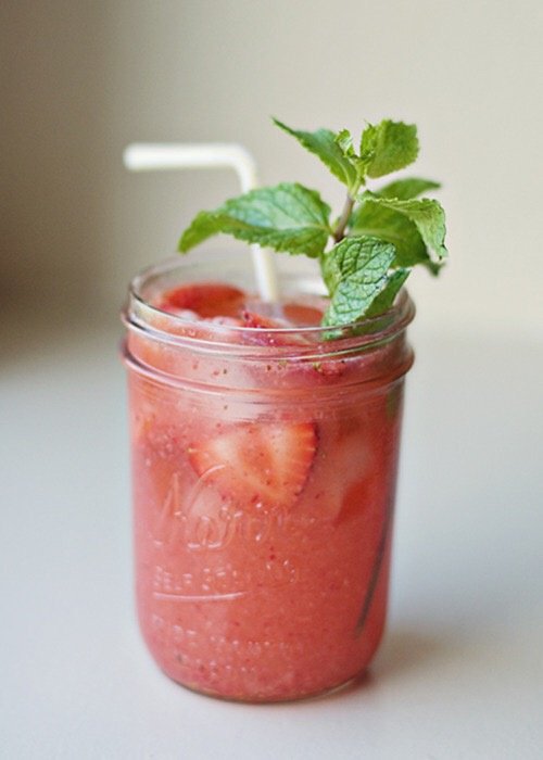 Suavva's tweet photo. A frothy strawberry #mocktail is just what we need today! Check out the #recipe on our FB page if you're feeling the mid-week slump. https://t.co/VdhwXPDXEx