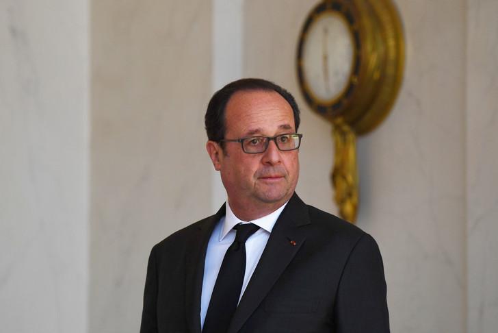 LaCroix's tweet photo. Présidentielle : François Hollande inquiet de la montée de Jean-Luc Mélenchon https://t.co/hzRD6Vdedq https://t.co/M2IF5XcJc2
