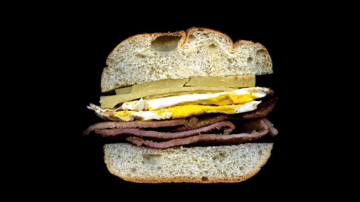 munchies's tweet image. This breakfast sandwich is a Toronto icon bit.ly/2obbQHw